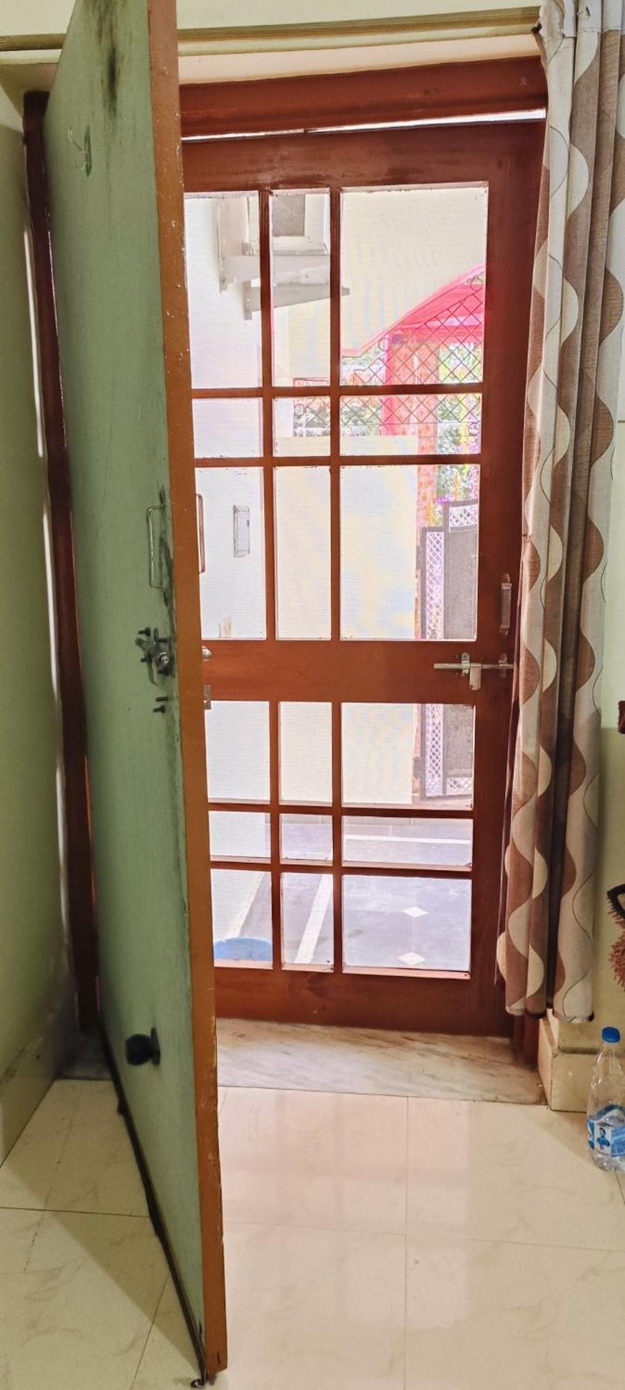 Nivedita Hotel ! Varanasi Near Kashi Vishwanath Temple, And Ganga Ghat, Fully Air-Conditioned Hotel With Special Coffee Shop & Parking Availability, Varanasi
